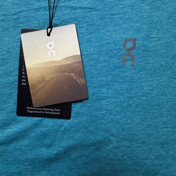 On™Cloud Women's Large R.O.C. Run On Clouds T-Shirt Spa  NWT - Picture 5 of 11